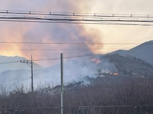 울산 울주군 언양읍 직동리 야산 산불 발생…주민 대피 명령