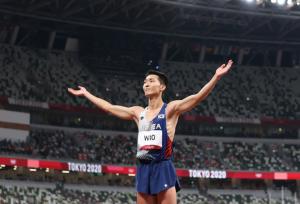 우상혁, ‘은빛 점프’..韓 육상 최초 세계선수권 은메달 쾌거
