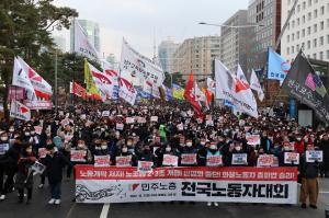 민주노총, 화물연대 총파업 지지 전국노동자대회…여의도 6천명 운집