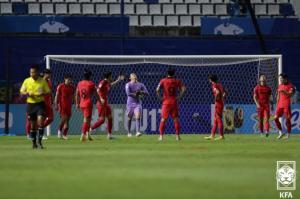 ‘심판이 지배한’ U-17 아시안컵 결승전..황당 판정에 한국 일본에 석패