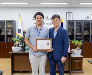 ‘출근길 화재 진압 공무원’... 강북구의회, 의장 표창 수여